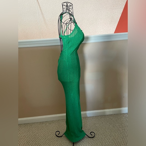 Shimmery green backless dress - Picture 4 of 5